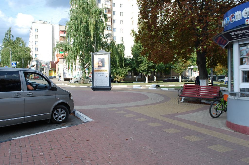 Фотография рекламного носителя, тип: Пиллар 3x1.4, адрес: Народный б-р. Х Князя Трубецкого ул., Белгород, Белгородская область, Россия. Сторона А №699470