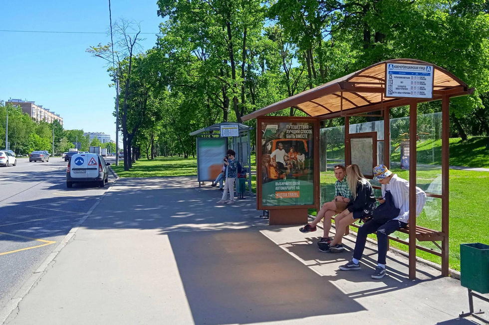Фотография рекламного носителя, тип: Остановка 1.8x1.2, адрес: Нахимовский пр-т., ост. Новочеремушинская ул., Москва, Россия. Сторона A №710895