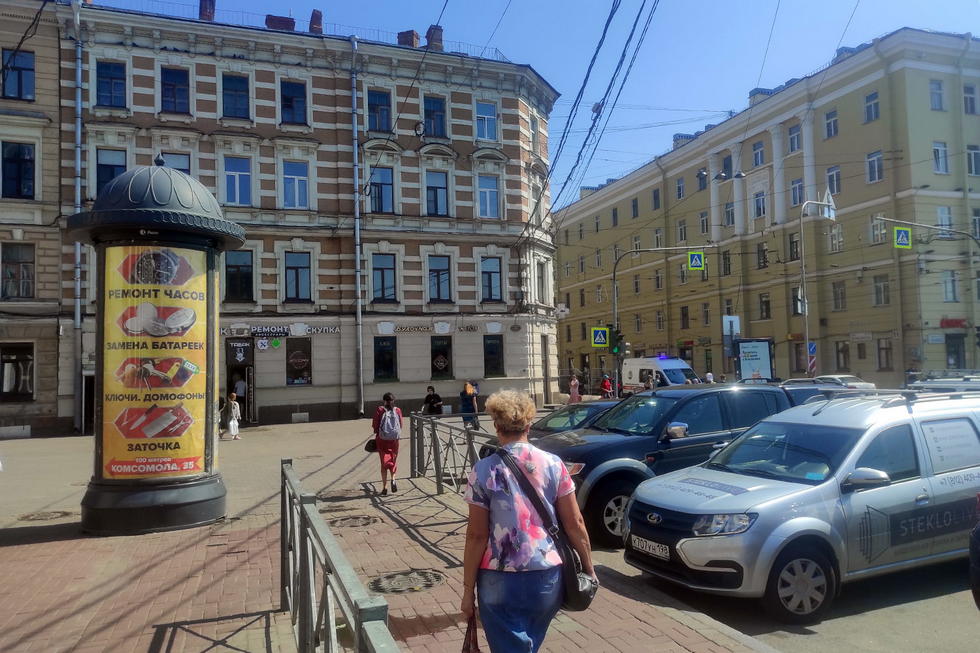 Фотография рекламного носителя, тип: Пиллар 3x1.4, адрес: Комсомола ул. Х Ленина пл., д.6, поз.1, Санкт-Петербург, Россия. Сторона Б №658901