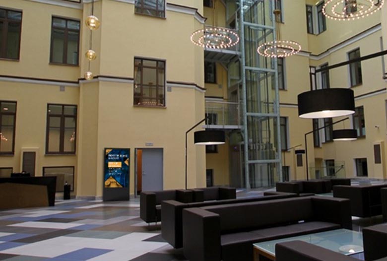 Фотография рекламного носителя, тип: Видеоэкран, адрес: Бизнес-центр «65_Пономарев центр», Малая Морская ул., д.18, Санкт-Петербург, Россия. Сторона/вариант A №975857