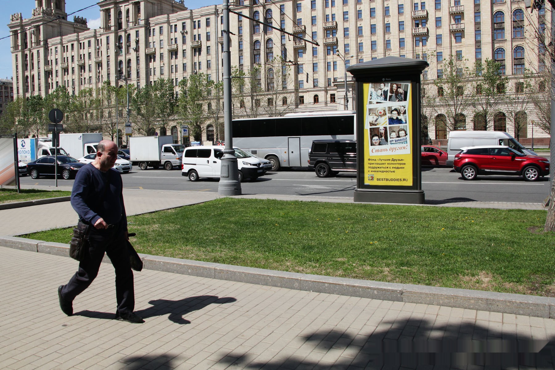 Фотография рекламного носителя, тип: Пиллар 3x1.4, адрес: Кутузовский пр-т., д.5/3, Москва, Россия. Сторона С №329752