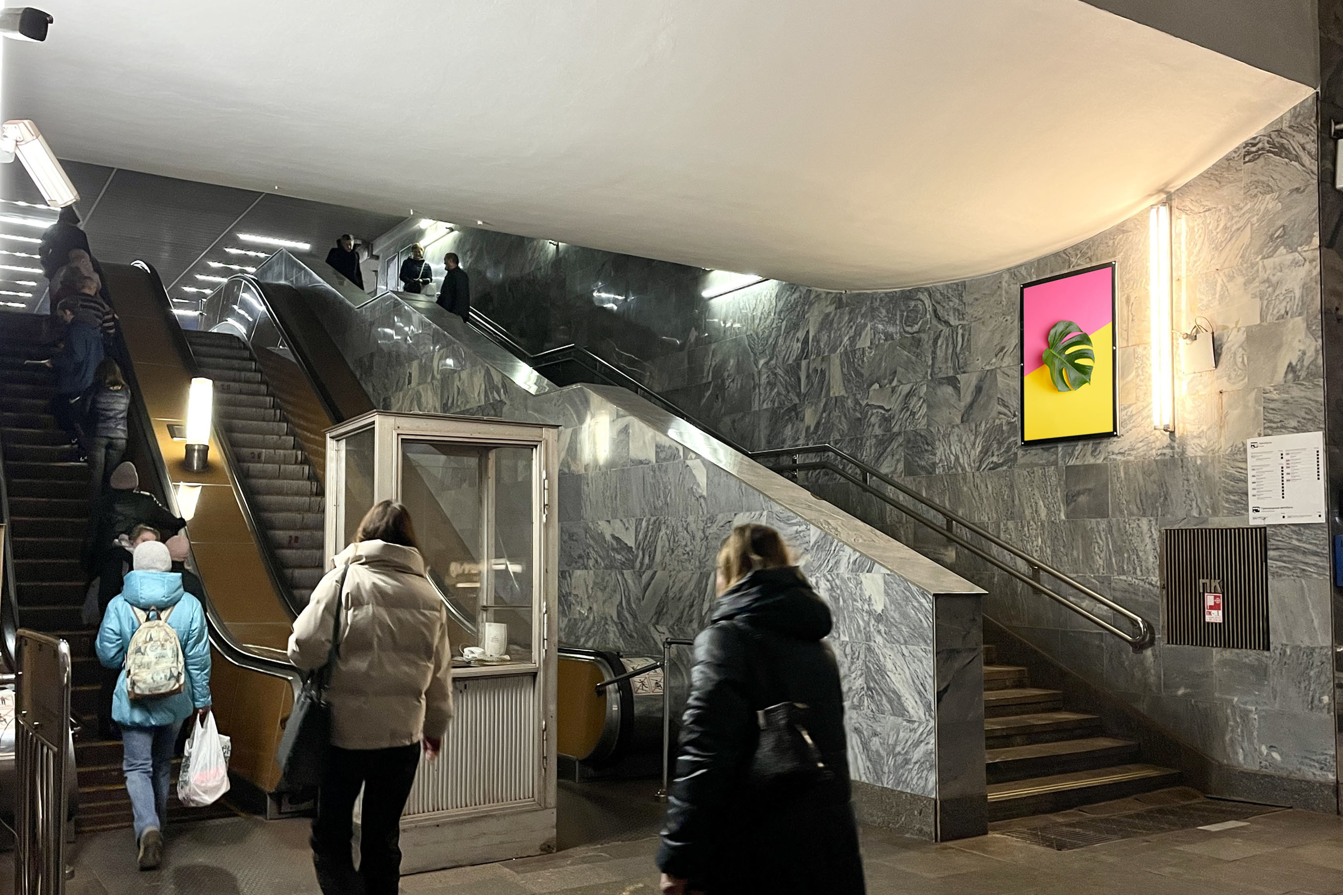 Фотография рекламного носителя, тип: Кристалайт, адрес: Станция метро «Крылатское», линия Арбатско-Покровская, Москва, Россия. Сторона/вариант №1001767