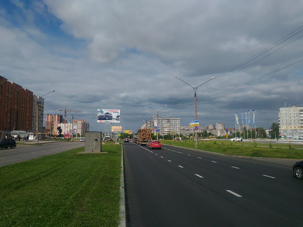 Фотография рекламного носителя, тип: Билборд 3x6, адрес: Октябрьский пр-т., разделительная полоса, напротив д.53-49, Череповец, Вологодская область, Россия. Сторона A4-A6 №644900