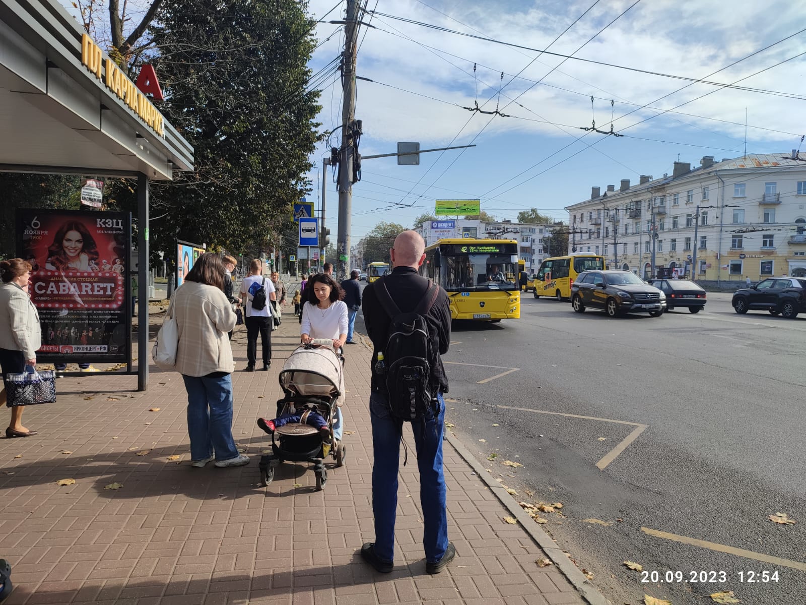 Фотография рекламного носителя, тип: Остановка 1.8x1.2, адрес: Октября пр-т., д.50/18, ост. Карла Маркса пл., Ярославль, Ярославская область, Россия. Сторона Б1 №1079653