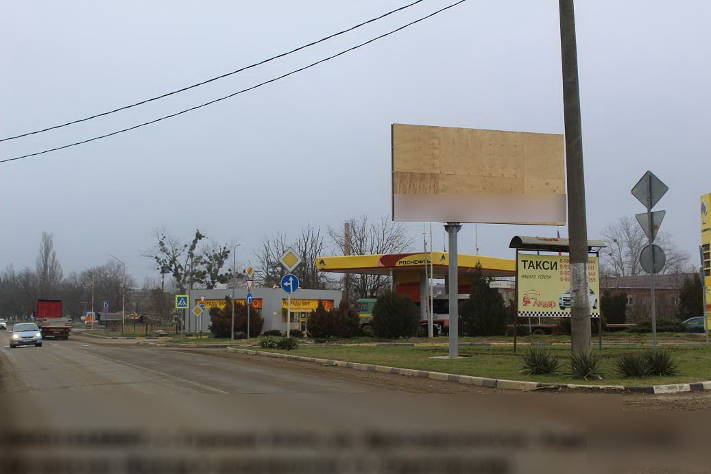 Фотография рекламного носителя, тип: Билборд 3x6, адрес: Ярославского ул. Х Хадыженская ул., поз.1, Горячий Ключ, Краснодарский край, Россия. Сторона A №840568