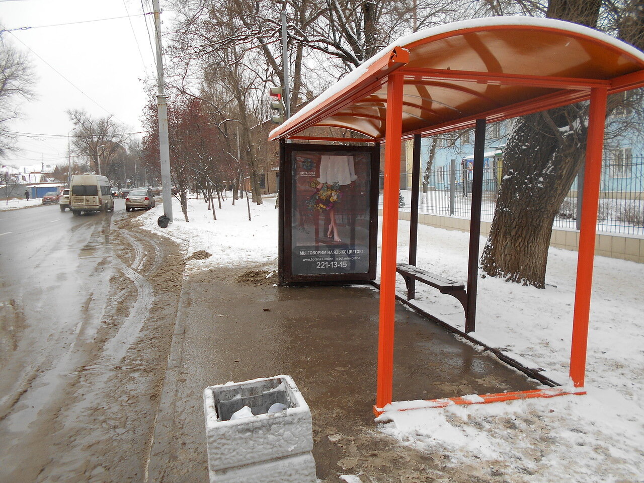 Фотография рекламного носителя, тип: Остановка 1.8x1.2, адрес: Ленина ул., ост. ВорР "Торговое училище", поз.2, Ростов-на-Дону, Ростовская область, Россия. Сторона А №831683