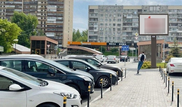 Фотография рекламного носителя, тип: Ситиборд 2.7x3.7, адрес: Максима Горького ул. Х Республики ул., Тюмень, Тюменская область, Россия. Сторона А1 №1057264