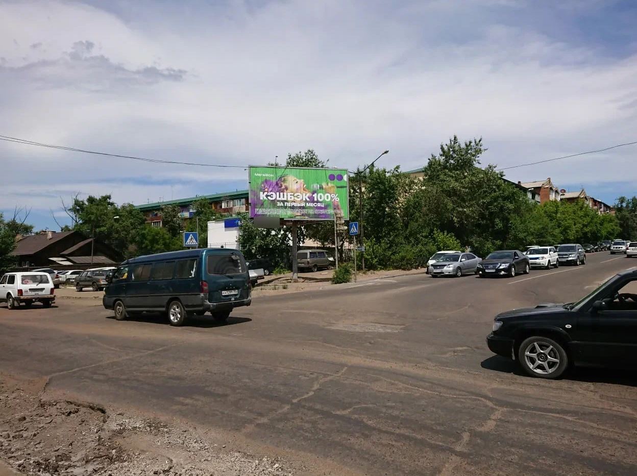 Фотография рекламного носителя, тип: Билборд 3x6, адрес: Добролюбова ул. Х Революции ул., Улан-Удэ, Республика Бурятия, Россия. Сторона A1-А3 №958252