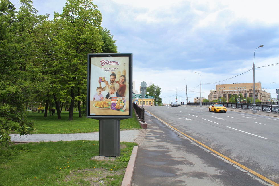 Фотография рекламного носителя, тип: Ситиформат 1.8x1.2, адрес: Устьинская наб., д.1/15, Москва, Россия. Сторона Б №334029