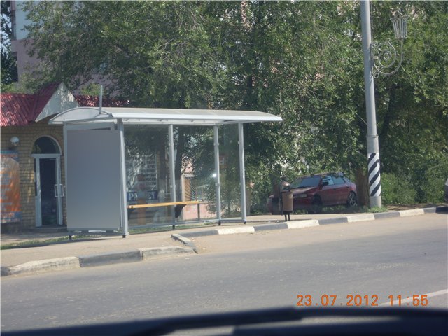 Фотография рекламного носителя, тип: Остановка 1.8x1.2, адрес: Антонова ул. Х Л. Кумача ул., поз.2, Саратов, Саратовская область, Россия. Сторона Б №585856
