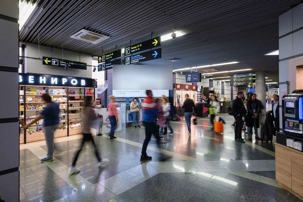 Фотография рекламного носителя, тип: Лайтбокс, адрес: Аэропорт «Адлер», Мира ул., д.50, Адлер, Краснодарский край, Россия. Сторона/вариант №1056195