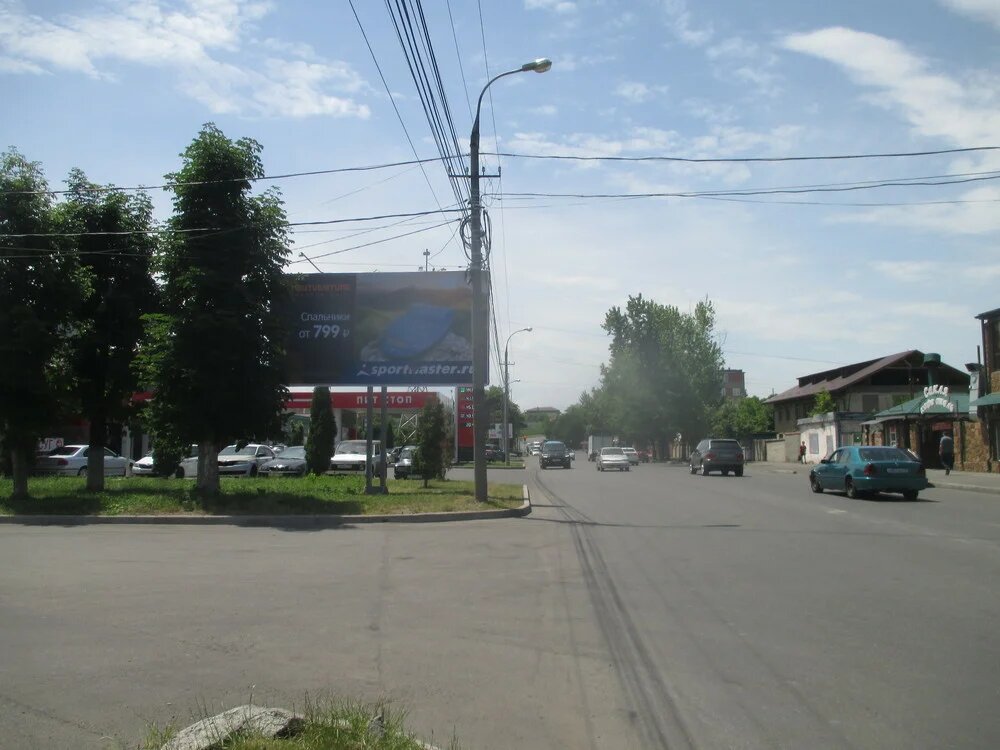 Фотография рекламного носителя, тип: Билборд 3x6, адрес: Гадиева ул., АЗС "Пит стоп", Владикавказ, Республика Северная Осетия – Алания, Россия. Сторона Б №451662