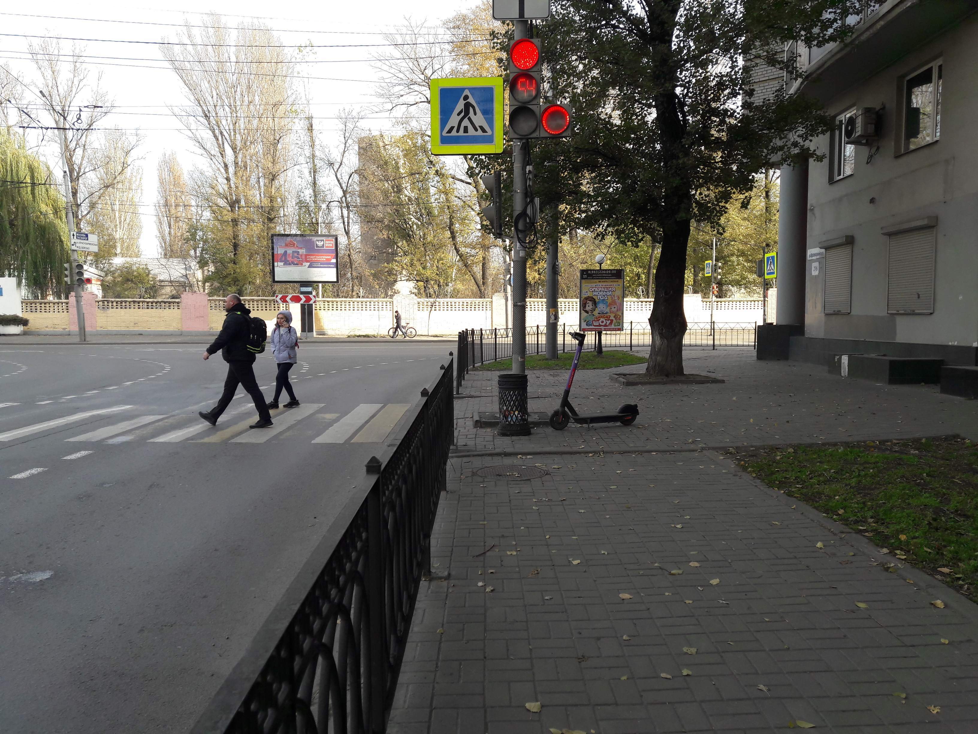 Фотография рекламного носителя, тип: Пилон, адрес: Красноармейская ул., д.298 Х Театральный пр-т., Ростов-на-Дону, Ростовская область, Россия. Сторона А №943762