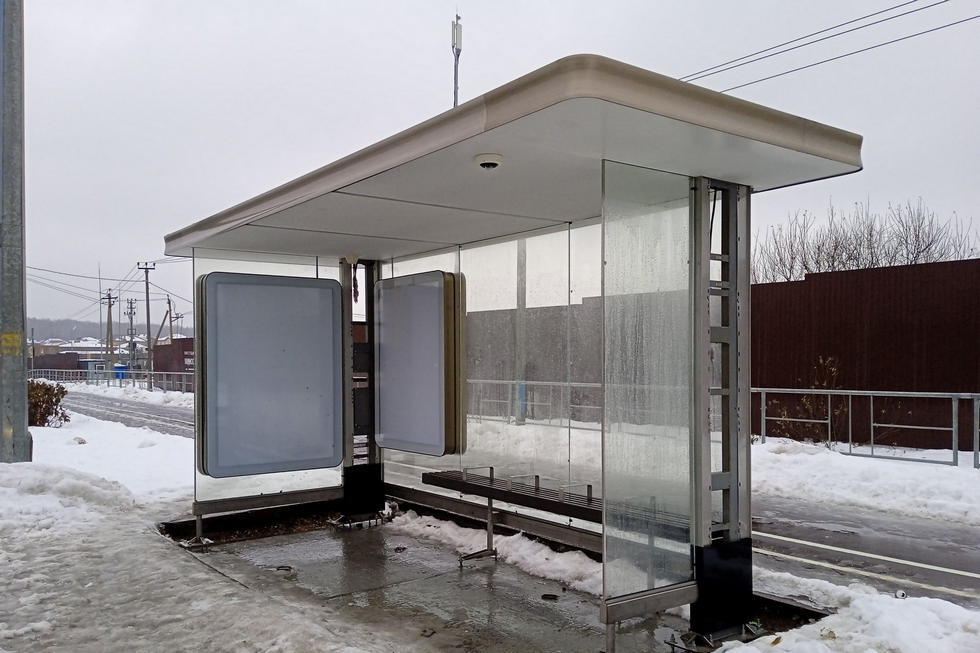 Фотография рекламного носителя, тип: Остановка 1.8x1.2, адрес: ТиНАО, Первомайское пос., Александра Печерского ул., квартал 26, ост. "Рогозинино-1", Москва, Россия. Сторона А №957608