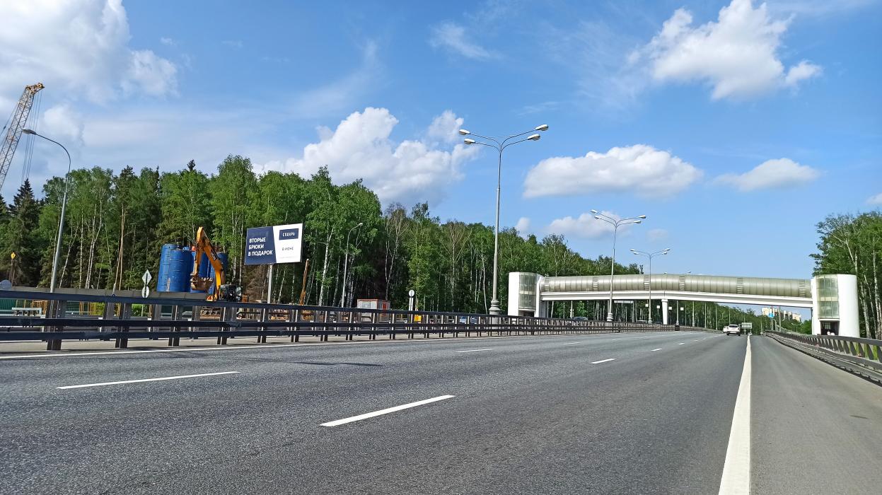 Фотография рекламного носителя, тип: Билборд 3x6, адрес: Боровское ш., 29 000м, Москва, Россия. Сторона Б №785939