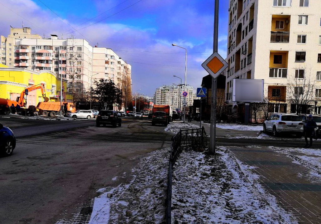 Фотография рекламного носителя, тип: Ситиборд 2.7x3.7, адрес: Конева ул., д.7, Белгород, Белгородская область, Россия. Сторона А №699513