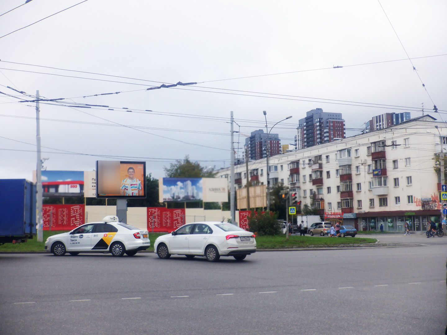 Фотография рекламного носителя, тип: Ситиборд 2.7x3.7, адрес: Челюскинцев ул., д.112 Х Мамина-Сибиряка ул., Екатеринбург, Свердловская область, Россия. Сторона B1-B7 №563282