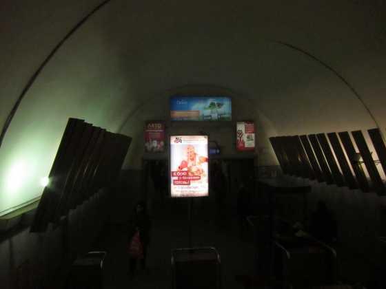 Фотография рекламного носителя, тип: Лайтбокс, адрес: Станция метро «Звездная», линия Московско-Петроградская, Санкт-Петербург, Россия. Сторона/вариант Б №1062000