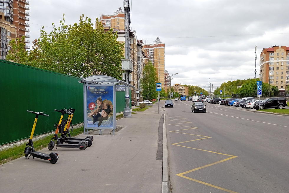 Фотография рекламного носителя, тип: Остановка 1.8x1.2, адрес: Соловьиная Роща ул., ост. Соловьиная Роща ул., Москва, Россия. Сторона Б №998961