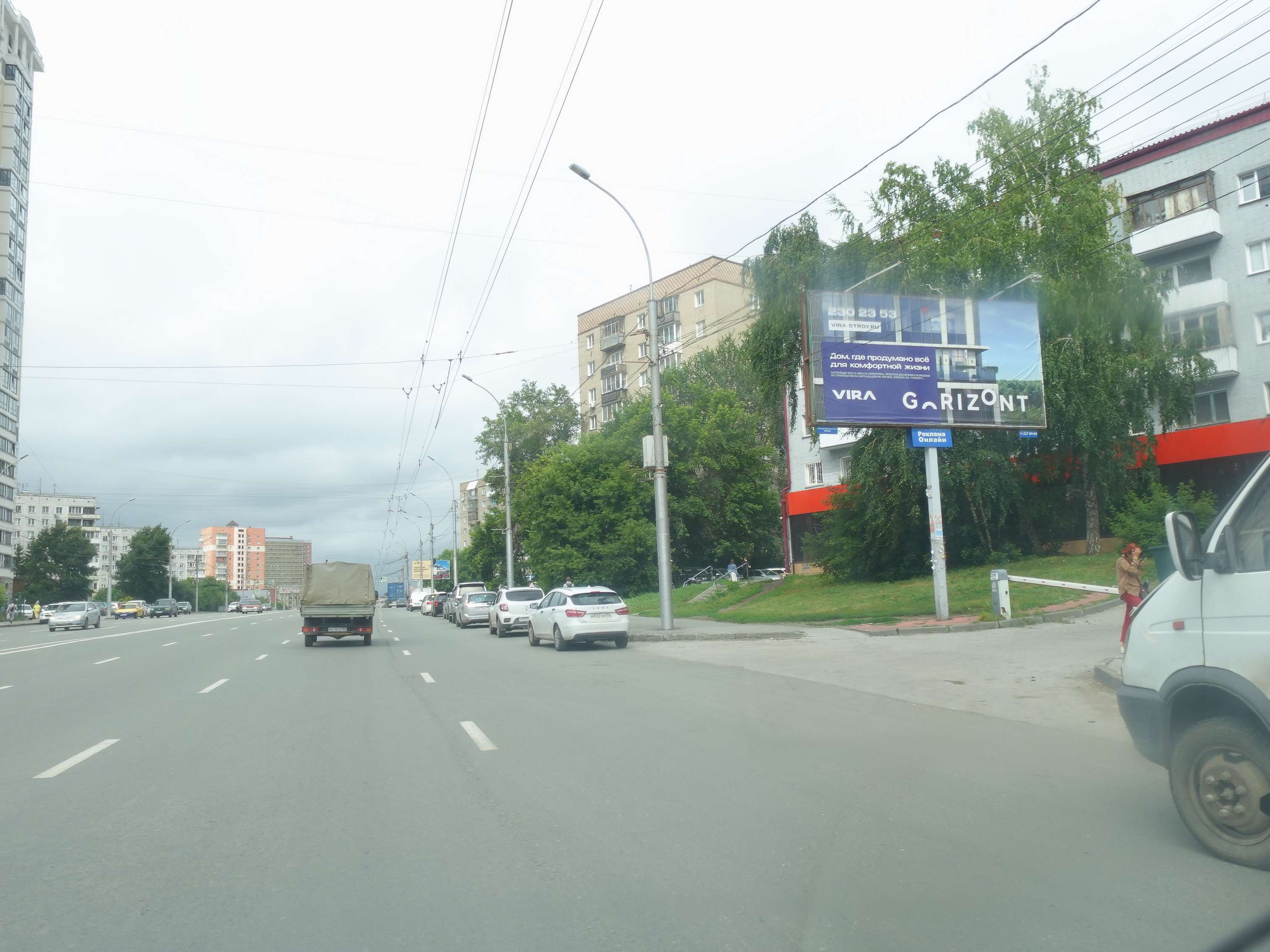 Фотография рекламного носителя, тип: Билборд 3x6, адрес: Кошурникова ул., д.13/д.11/1, Новосибирск, Новосибирская область, Россия. Сторона А №1001358