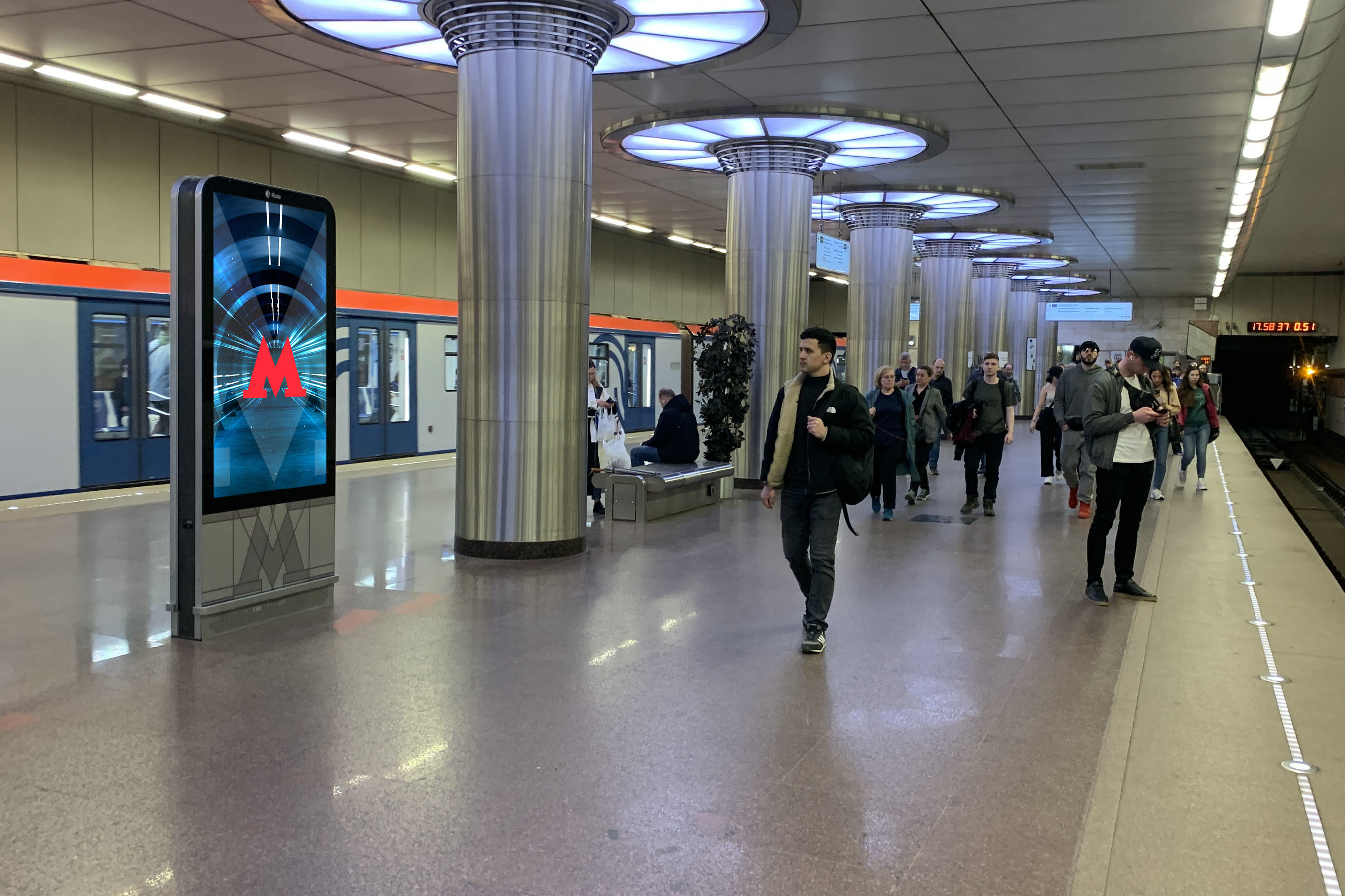 Фотография рекламного носителя, тип: Видеоэкран, адрес: Станция метро «Жулебино», линия Таганско-Краснопресненская, Москва, Россия. Сторона/вариант A1 №1054104