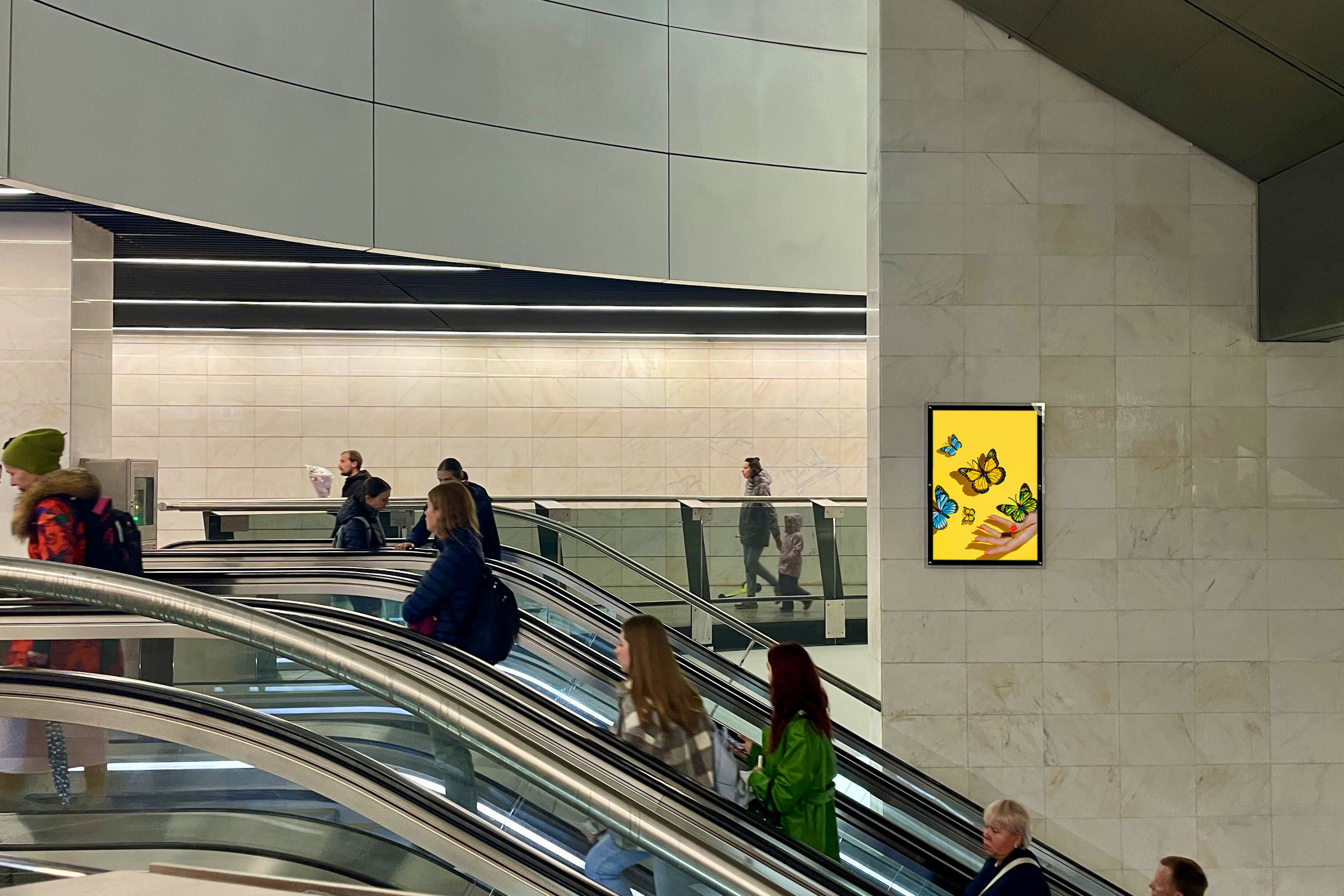 Фотография рекламного носителя, тип: Кристалайт, адрес: Станция метро «ЦСКА», линия Солнцевская, Большая кольцевая, Москва, Россия. Сторона/вариант №1002006