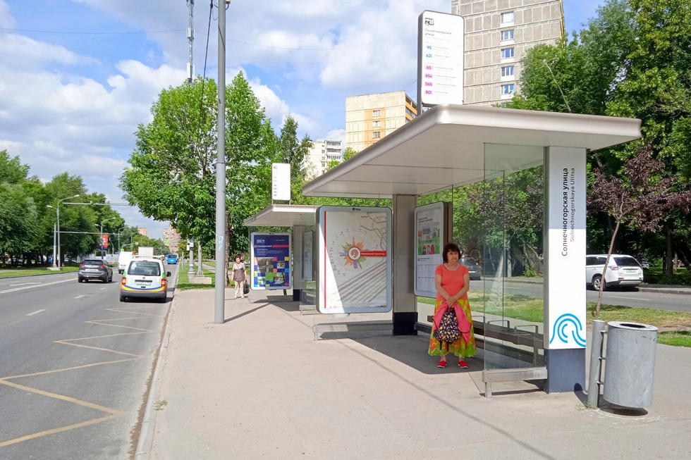 Фотография рекламного носителя, тип: Остановка 1.8x1.2, адрес: Онежская ул., д.28, Москва, Россия. Сторона А №939091