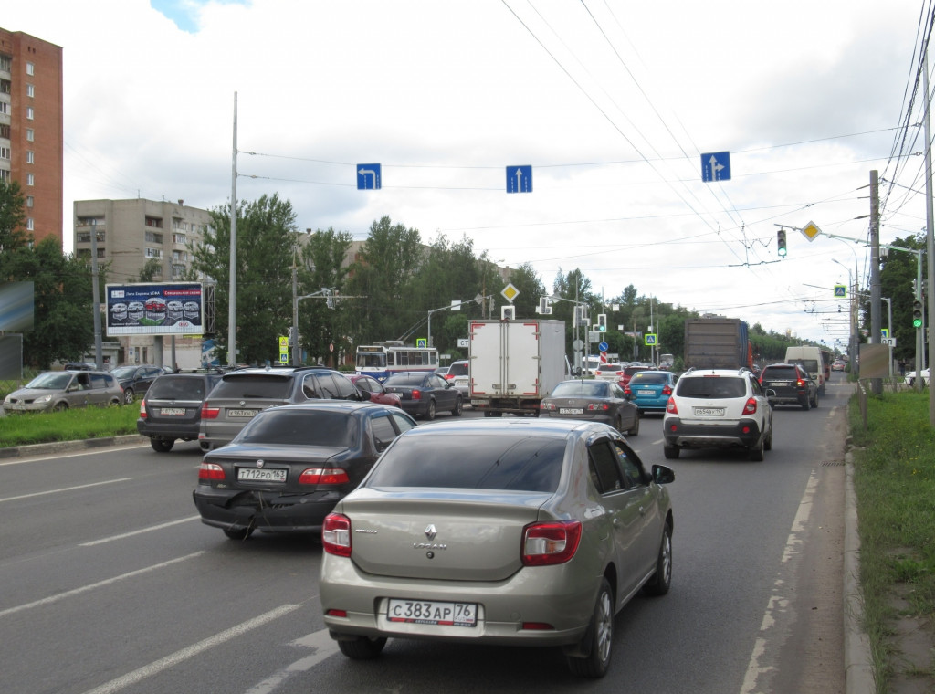 Фотография рекламного носителя, тип: Билборд 3x6, адрес: Ленинградский пр-т. Х Елены Колесовой ул., Ярославль, Ярославская область, Россия. Сторона Б1-Б3 №638556