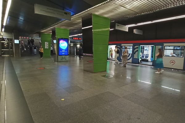 Фотография рекламного носителя, тип: Видеоэкран, адрес: Станция метро «Жулебино», линия Таганско-Краснопресненская, Москва, Россия. Сторона/вариант A1 №1054103