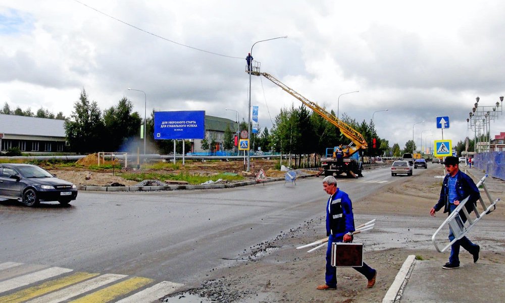 Фотография рекламного носителя, тип: Билборд 3x6, адрес: Интернациональная ул., д.38, Нягань, Ханты-Мансийский автономный округ – Югра, Россия. Сторона А №676069