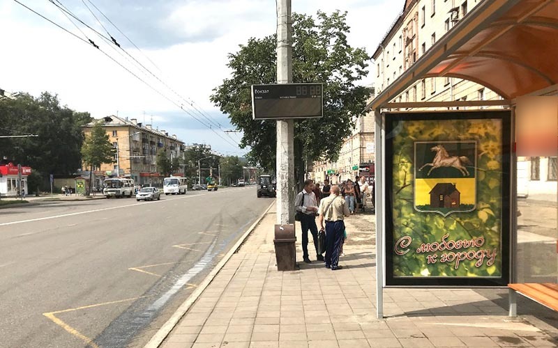 Фотография рекламного носителя, тип: Остановка 1.8x1.2, адрес: Курако ул., д.4, Новокузнецк, Кемеровская область, Россия. Сторона A2 №780738