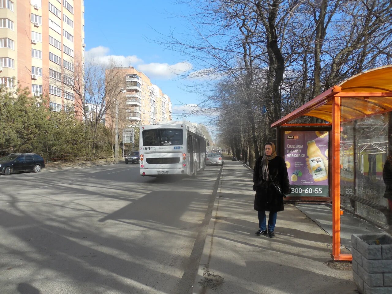 Фотография рекламного носителя, тип: Остановка 1.8x1.2, адрес: Ерёменко ул., ост. СовР "Малиновского", Ростов-на-Дону, Ростовская область, Россия. Сторона А №831544