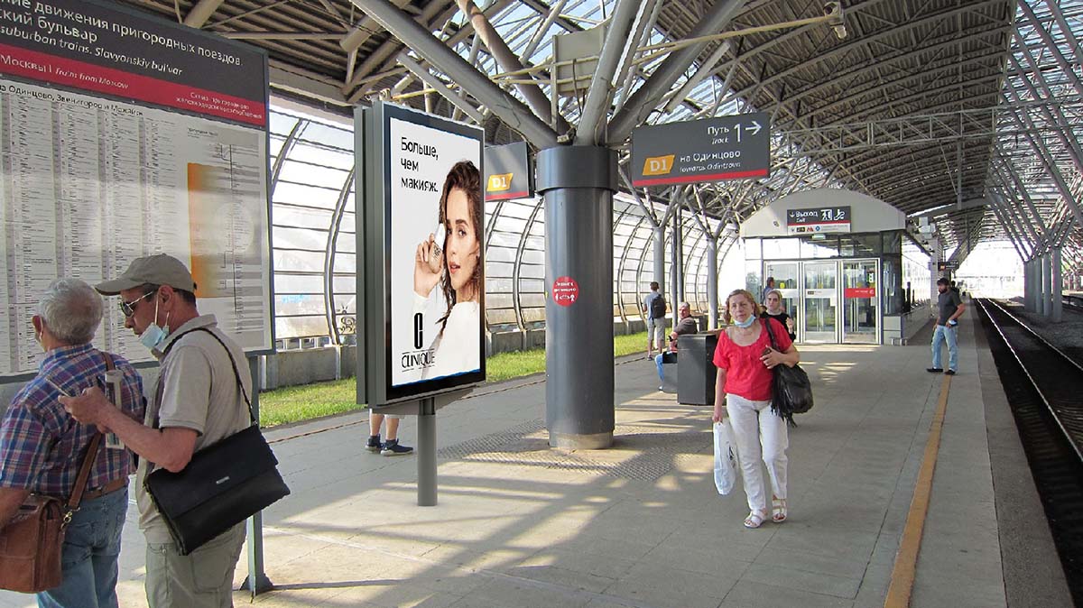 Фотография рекламного носителя, тип: Ситиформат 1.8x1.2, адрес: Славянский б-р., ст., после первой опоры от эскалатора, Москва, Россия. Сторона А2 №939613