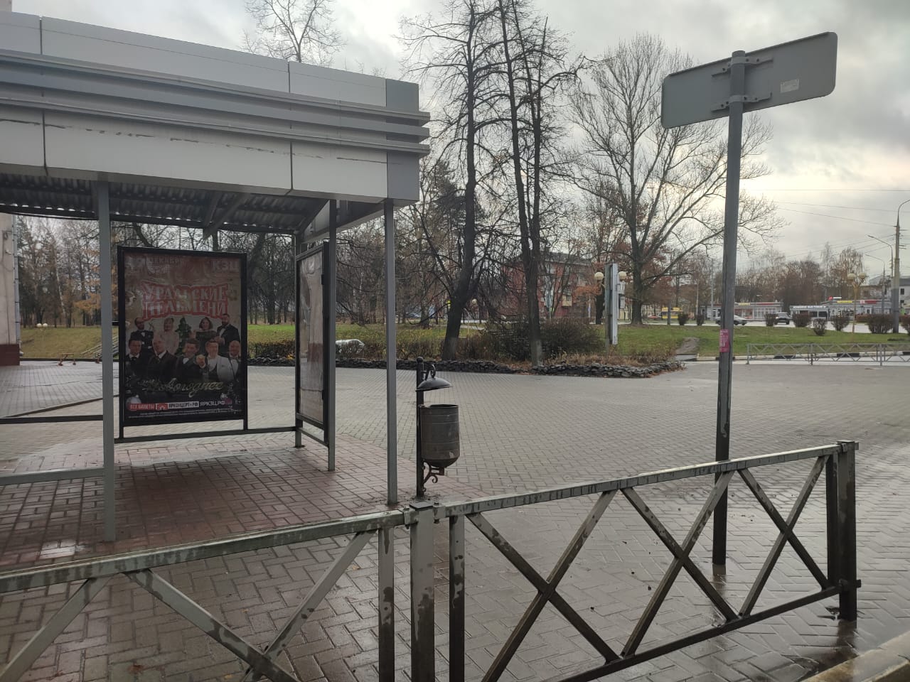 Фотография рекламного носителя, тип: Остановка 1.8x1.2, адрес: Республиканская ул., д.3, ост. Завод Красный Маяк, Ярославль, Ярославская область, Россия. Сторона С1 №1079658
