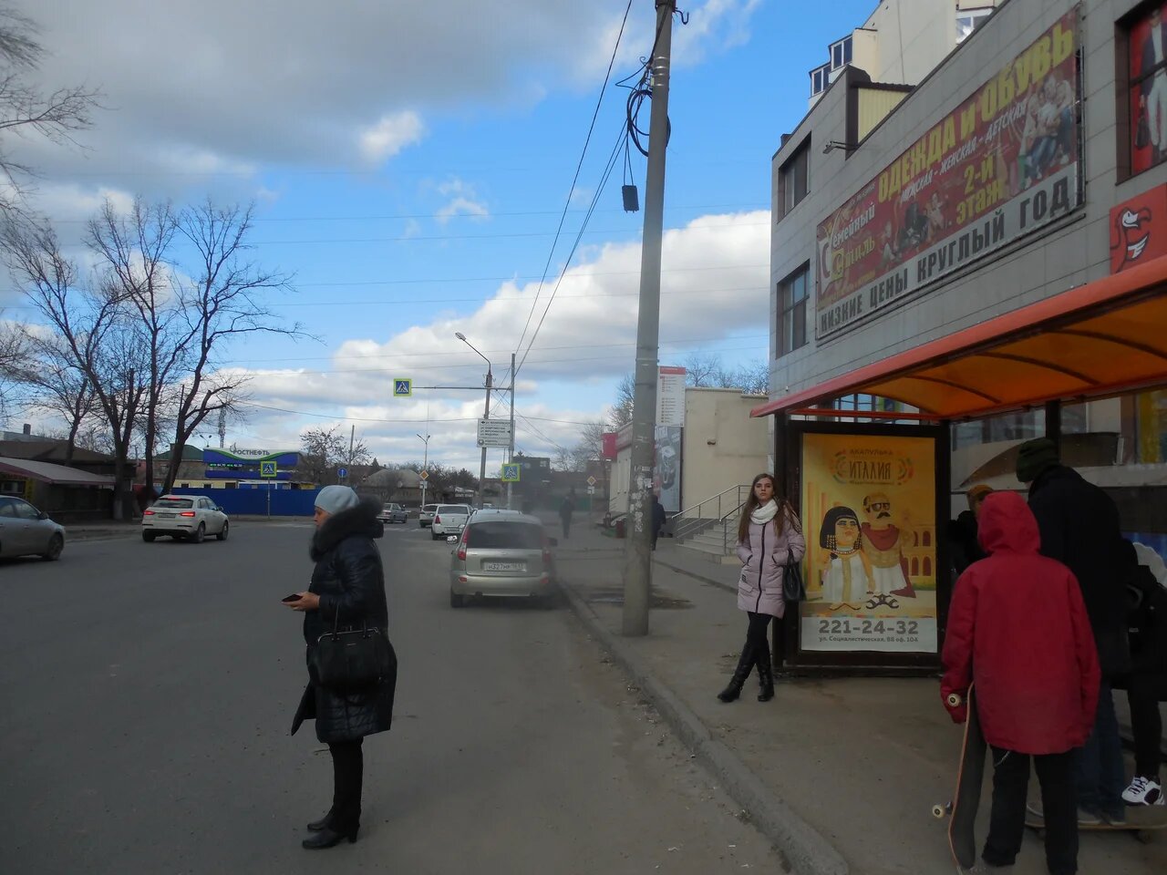 Фотография рекламного носителя, тип: Остановка 1.8x1.2, адрес: Зорге ул., ост. СовР "Зорге 70-72", Ростов-на-Дону, Ростовская область, Россия. Сторона A №1088045