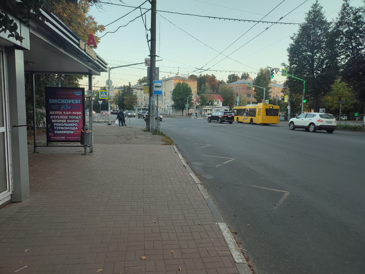 Фотография рекламного носителя, тип: Остановка 1.8x1.2, адрес: Советская ул., д.12/76, ост. Ленина пр-т., Ярославль, Ярославская область, Россия. Сторона Б1 №1079640