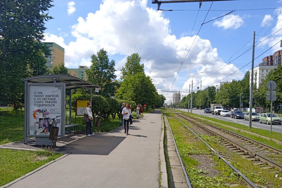 Фотография рекламного носителя, тип: Остановка 1.8x1.2, адрес: Дежнева пр-зд., д.5, Москва, Россия. Сторона Б №926005