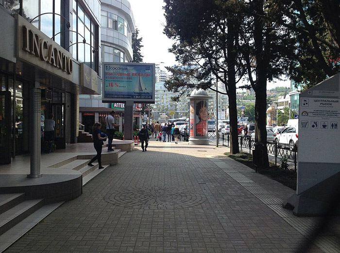 Фотография рекламного носителя, тип: Ситиборд 2.7x3.7, адрес: Московская ул., центральный рынок, Сочи, Краснодарский край, Россия. Сторона В №742759