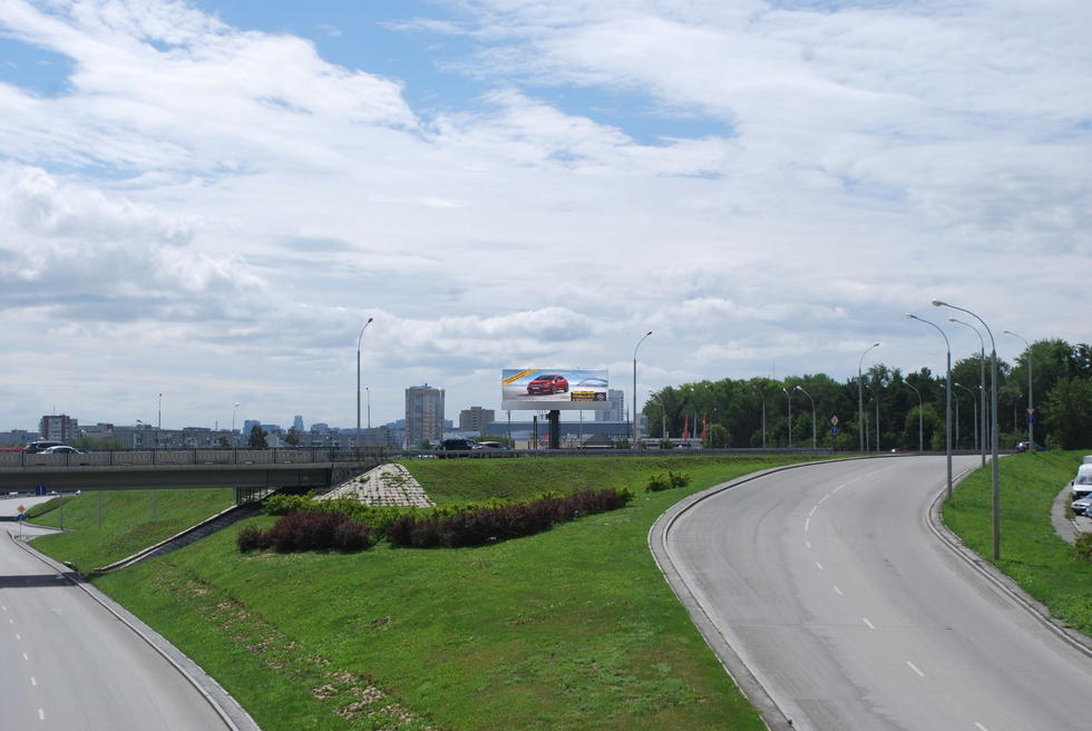 Фотография рекламного носителя, тип: Нестандартный суперсайт, адрес: Гурзуфская ул. Х Репина ул. Х Серафимы Дерябиной ул., Екатеринбург, Свердловская область, Россия. Сторона С №1023986