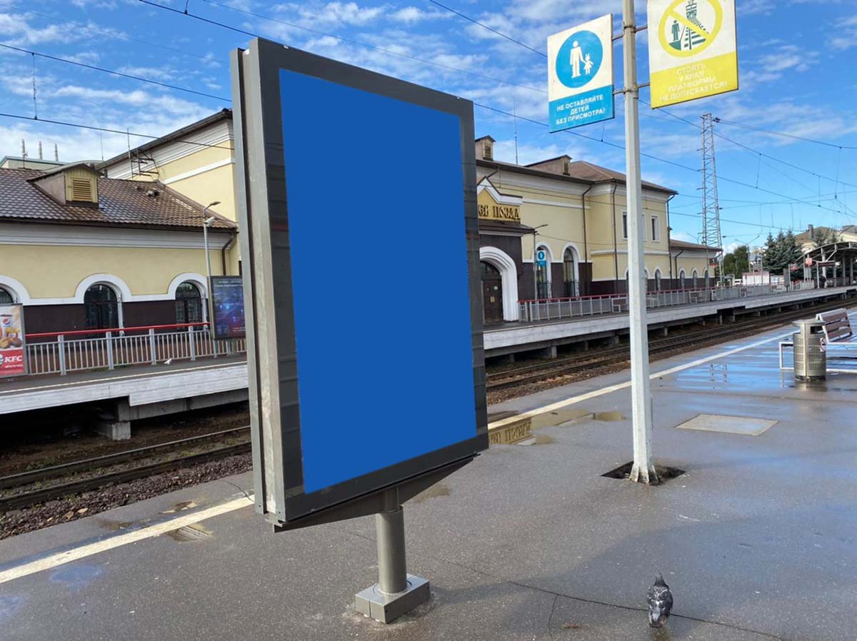 Фотография рекламного носителя, тип: Ситиформат 1.8x1.2, адрес: Сергиев Посад ст., платформа №2, напротив здания ж/д вокзала, Московская область, Россия. Сторона А2 №941894