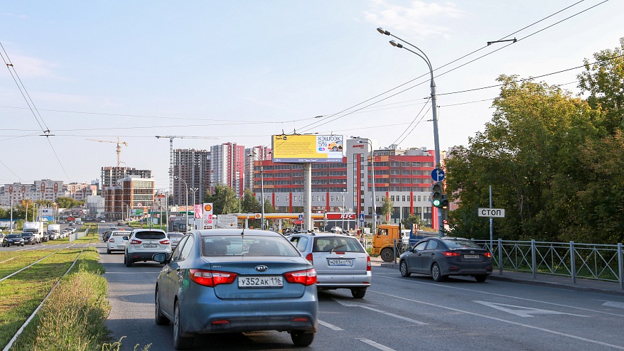 Фотография рекламного носителя, тип: Суперсайт 4x12, адрес: Гвардейская ул., д.52в, Казань, Республика Татарстан, Россия. Сторона A11-А19 №386000