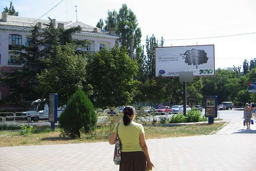 Фотография рекламного носителя, тип: Билборд 3x6, адрес: Назукина ул., д.3 Х Адмиралтейский б-р., Феодосия, Республика Крым, Россия. Сторона B №591319