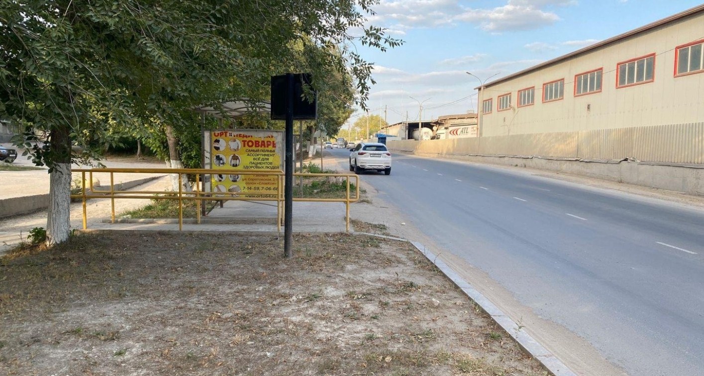 Фотография рекламного носителя, тип: Остановка 1.4x1.6, адрес: Цементников ул., ост. Завод Большевик, Вольск, Саратовская область, Россия. Сторона B №1078484
