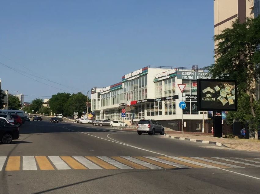 Фотография рекламного носителя, тип: Ситиборд 2.7x3.7, адрес: Энгельса ул., д.82 Х Исаева ул., Новороссийск, Краснодарский край, Россия. Сторона A1-A5 №952810