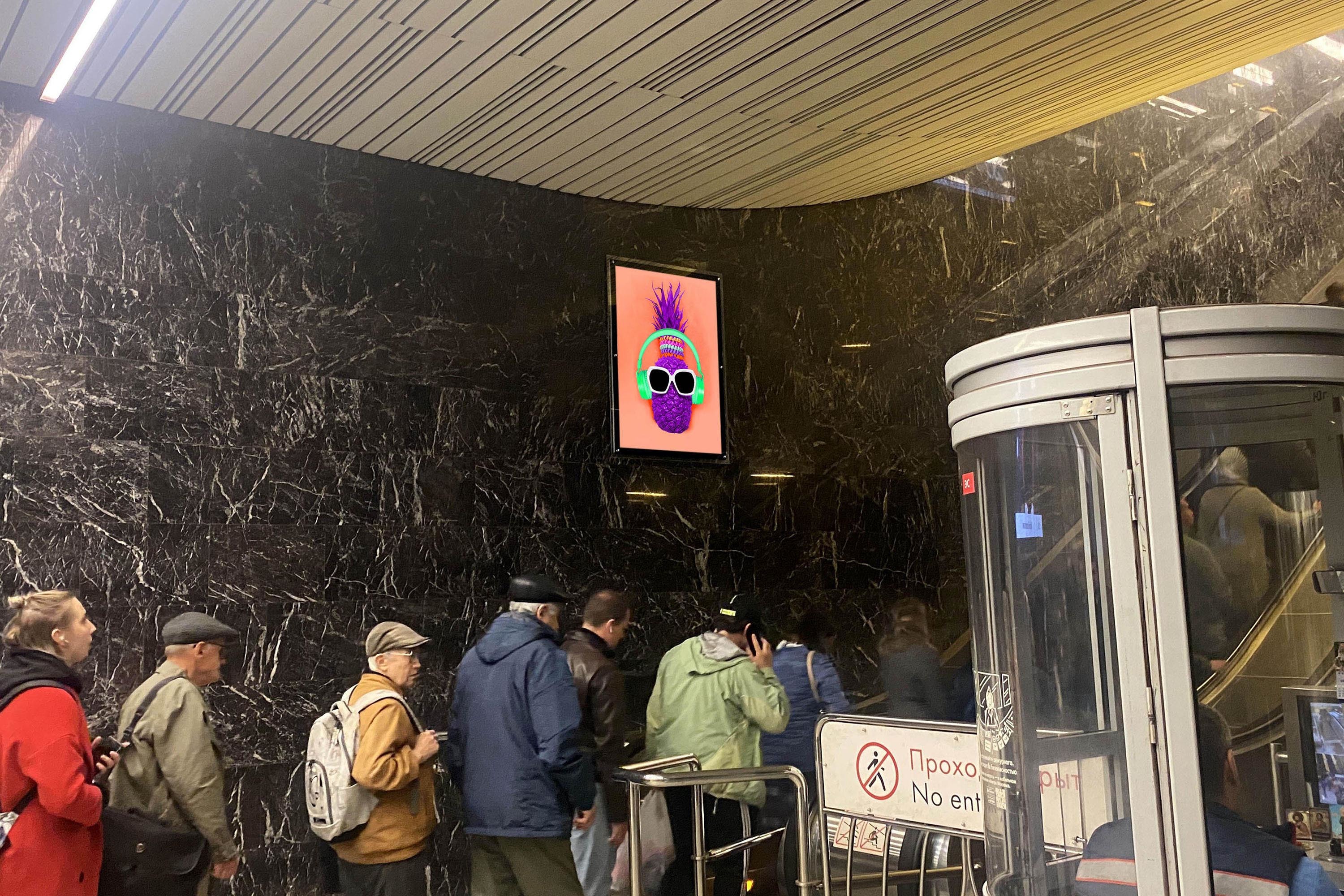 Фотография рекламного носителя, тип: Кристалайт, адрес: Станция метро «Волоколамская», линия Арбатско-Покровская, Москва, Россия. Сторона/вариант №1001760