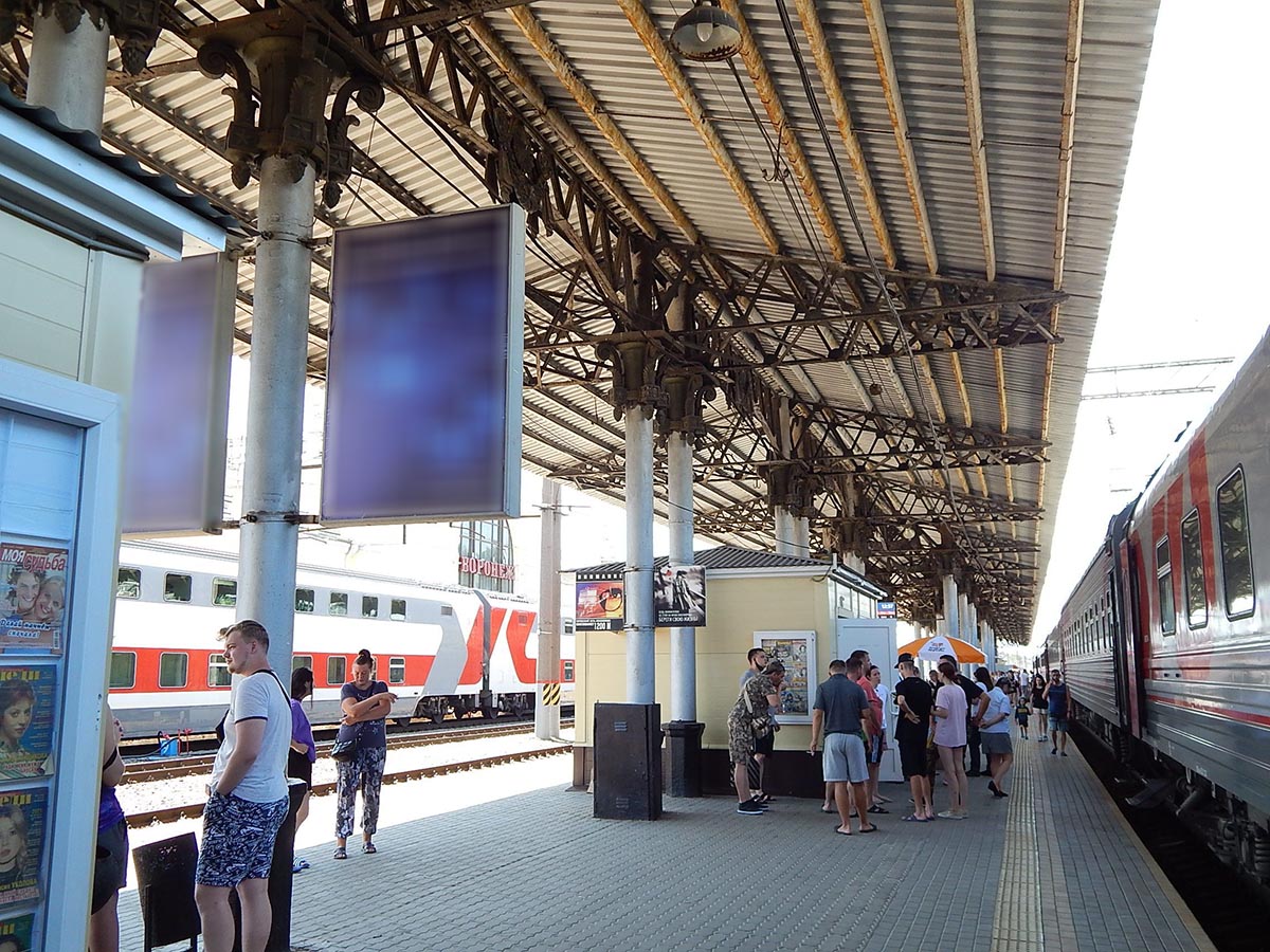 Фотография рекламного носителя, тип: Ситиформат 1.8x1.2, адрес: Генерала Черняховского пл., д.1, платформа №2, поз.1, Воронеж, Воронежская область, Россия. Сторона А №987255