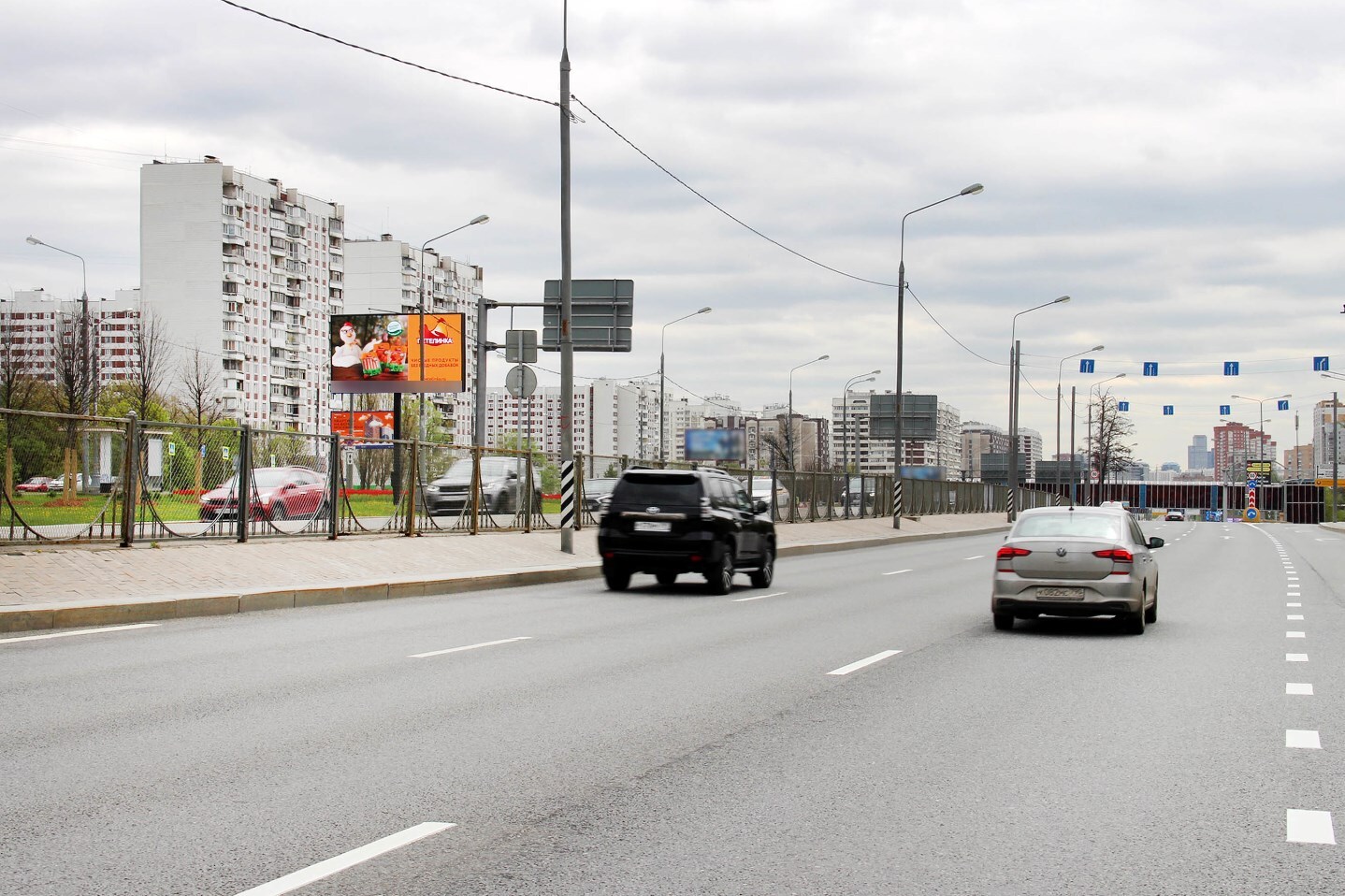 Фотография рекламного носителя, тип: Билборд 3x6, адрес: Рублевское ш., д.34, корп.1, Москва, Россия. Сторона Б1 №1024135