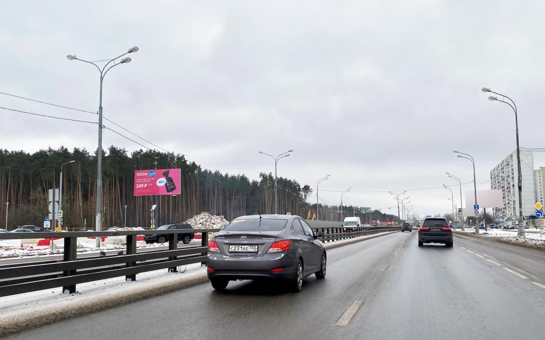 Фотография рекламного носителя, тип: Билборд 3x6, адрес: Боровское ш., д.51, Москва, Россия. Сторона Б №821461