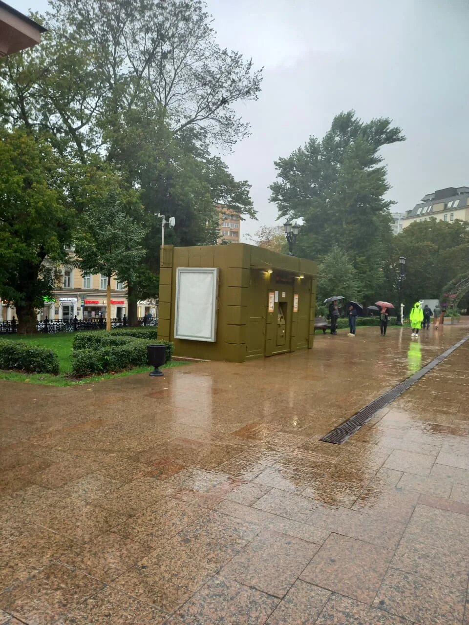 Фотография рекламного носителя, тип: Нестандартный ситиформат, адрес: Гоголевский б-р., д.3, Москва, Россия. Сторона А №948913