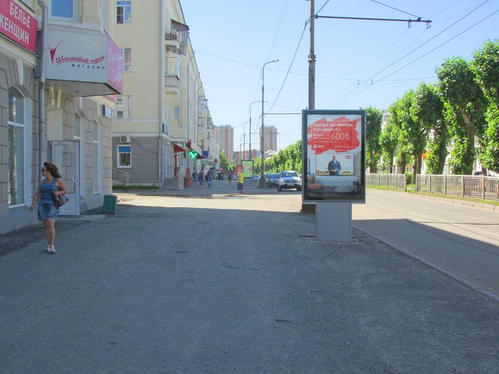 Фотография рекламного носителя, тип: Ситиформат 1.8x1.2, адрес: Грибоедова ул., д.28, магазин одежды, Екатеринбург, Свердловская область, Россия. Сторона B №790637